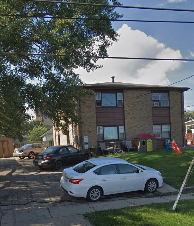 58 S Crystal St Rentals in Elgin, IL