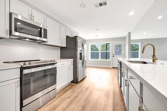 54 Lotus Ct in Lake Jackson, TX - Building Photo - Building Photo