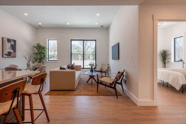 1060 Main St in Millis, MA - Building Photo - Building Photo