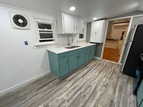 112 W Main St, Unit 3 in Marlborough, MA - Foto de edificio - Building Photo