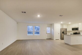 15254 Abella Dr in Montgomery, TX - Foto de edificio - Building Photo