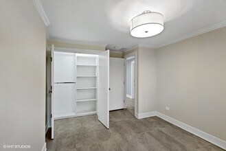 2703 W Ardmore Ave, Unit Garden East in Chicago, IL - Building Photo - Building Photo