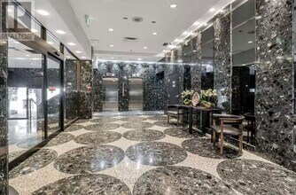 360 Bloor St E in Toronto, ON - Building Photo - Building Photo