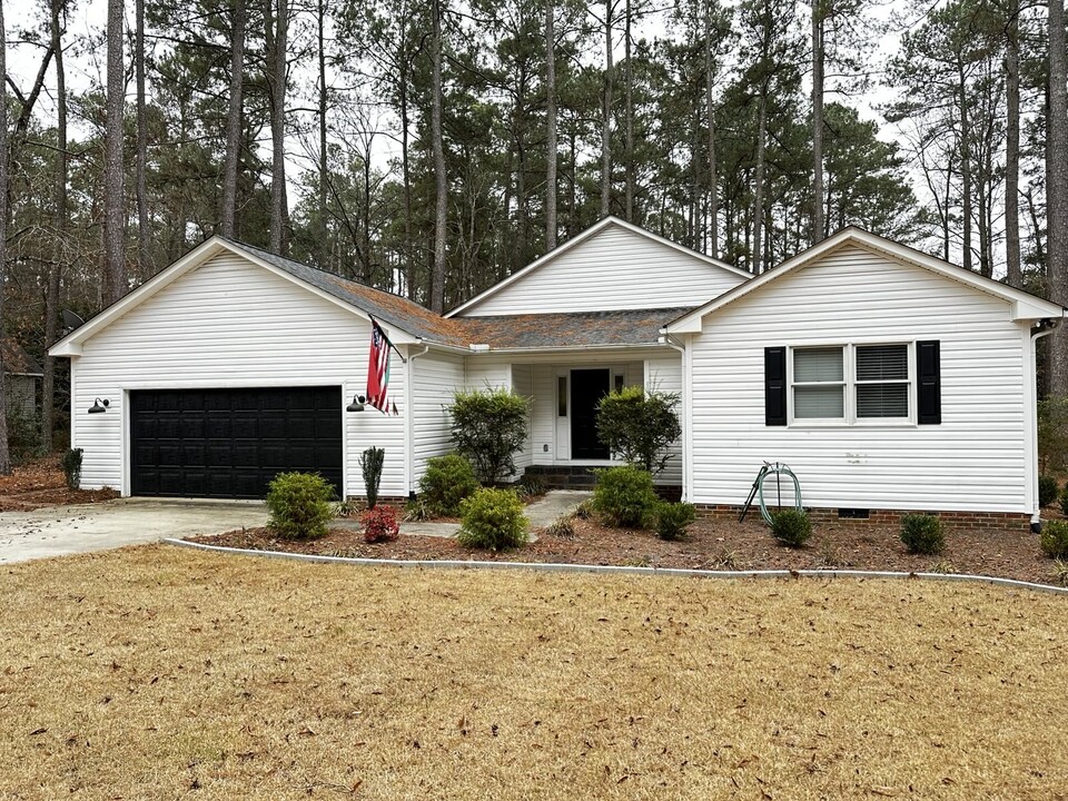 440 Lobelia Dr in Vass, NC - Building Photo