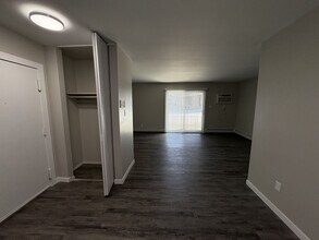 Broadway Crossing Apartments in Merrillville, IN - Building Photo - Building Photo