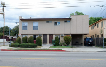 13959 Vanowen St in Van Nuys, CA - Building Photo - Building Photo