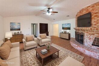 8826 Roos Rd in Houston, TX - Building Photo - Building Photo