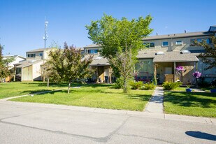 18 6 Av SE in High River, AB - Building Photo