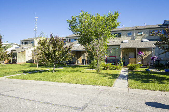 18 6 Av SE in High River, AB - Building Photo - Primary Photo