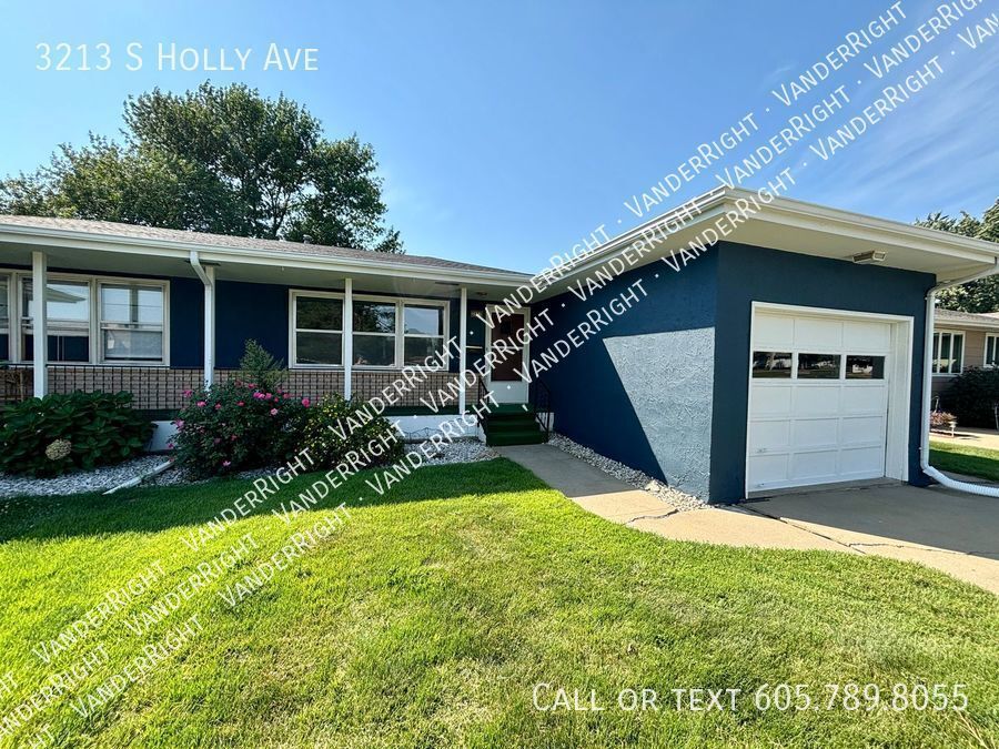 3213 S Holly Ave in Sioux Falls, SD - Building Photo