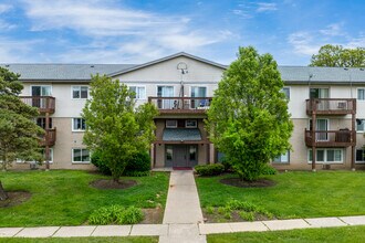 Whispering Meadows in Mundelein, IL - Building Photo - Building Photo