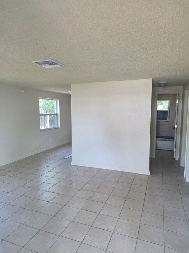 5625 6th St Ct E in Bradenton, FL - Building Photo - Building Photo