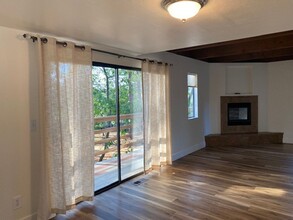 11004 Meyer Way in Grass Valley, CA - Building Photo - Building Photo