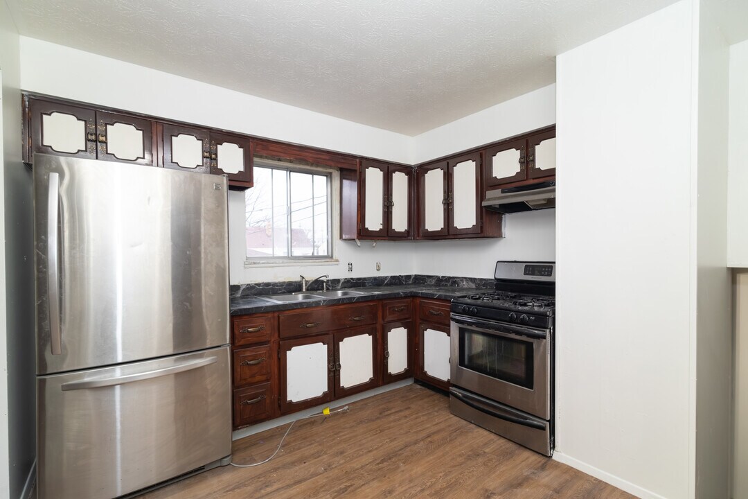 18716 Restor Ave in Cleveland, OH - Building Photo