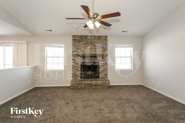 11824 Shannon Pointe Rd in Indianapolis, IN - Foto de edificio - Building Photo