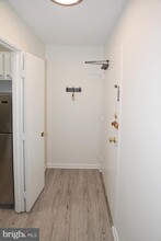 3874 Lyndhurst Dr, Unit 202 in Fairfax, VA - Foto de edificio - Building Photo