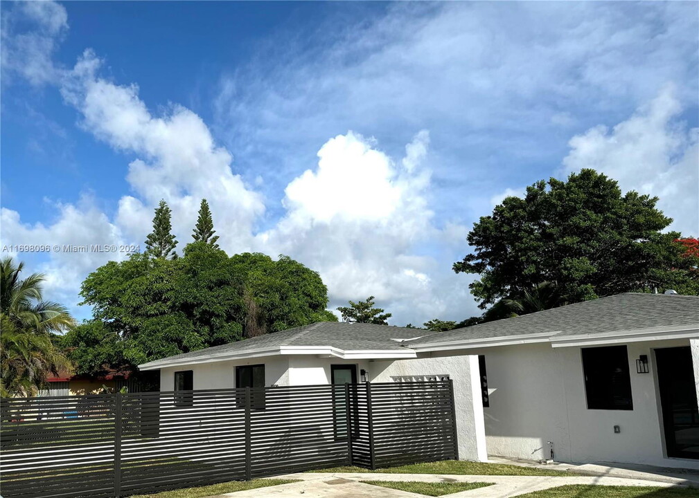 10322 SW 174th Terrace in Miami, FL - Building Photo