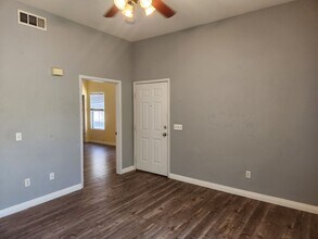 10245 S Maryland Pkwy in Las Vegas, NV - Building Photo - Building Photo