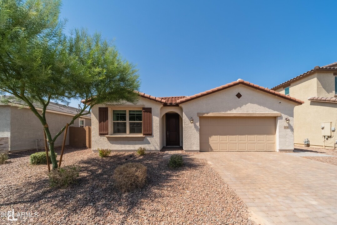 11036 W Harrison St in Avondale, AZ - Building Photo
