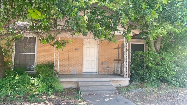 300 S Collins St in Arlington, TX - Building Photo - Building Photo