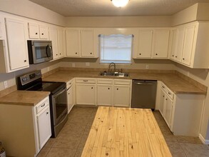 1006 Poppets Way in Crosby, TX - Building Photo - Building Photo