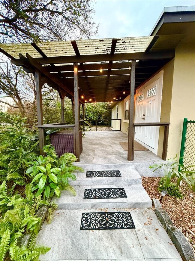 1621 SW 117th Ave in Davie, FL - Building Photo - Building Photo