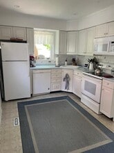 8 Oak Shore Dr in Bayville, NY - Building Photo - Building Photo