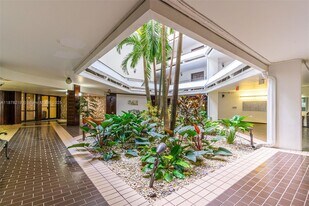 13951 Kendale Lakes Cir in Miami, FL - Building Photo