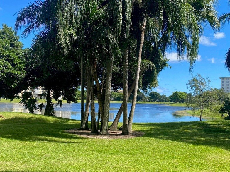 3051 N Course Dr, Unit 104 in Pompano Beach, FL - Building Photo