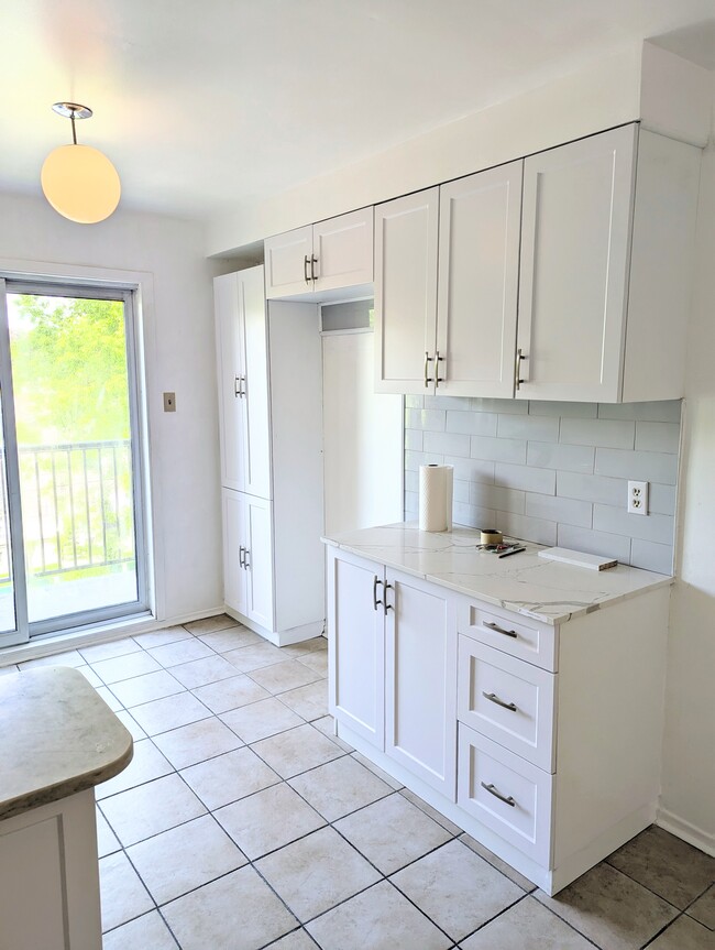 property at 1609 Sauvé Rue E