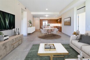 3581 E Glencoe St, Unit 3581 E Glencoe St # 307 in Miami, FL - Building Photo