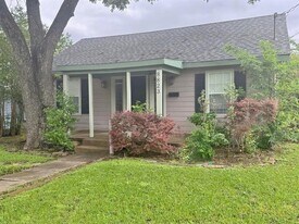 8823 San Benito Way in Dallas, TX - Building Photo