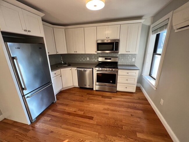26 Chelsea St, Unit 3 in Boston, MA - Building Photo - Building Photo