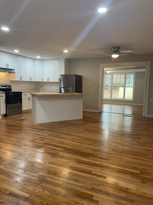 611 Inglewood Dr in Smyrna, GA - Building Photo - Building Photo