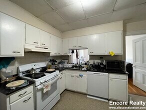 11 Park St, Unit 2 in Brookline, MA - Building Photo - Building Photo