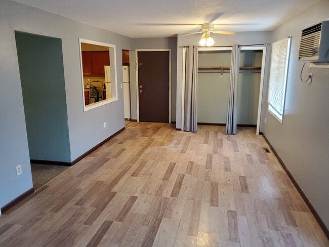 902 Wescott Trl, Unit 202 in Eagan, MN - Foto de edificio - Building Photo