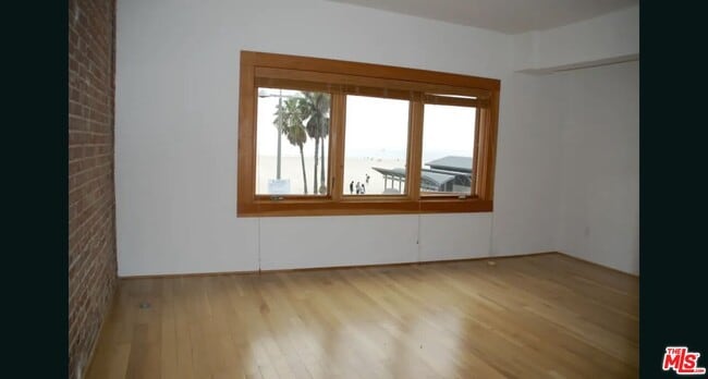 property at 8 Brooks Ave