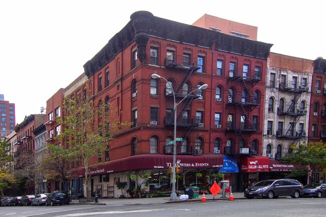 1592 York Ave in New York, NY - Building Photo - Building Photo