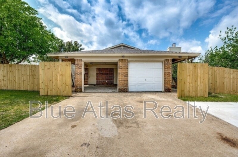 2749 Countryside Ln in Fort Worth, TX - Building Photo