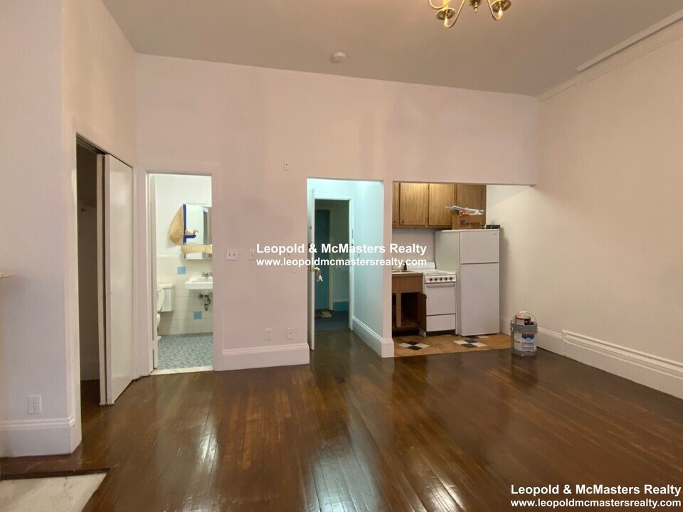 37 Mount Vernon St, Unit 301 in Boston, MA - Building Photo