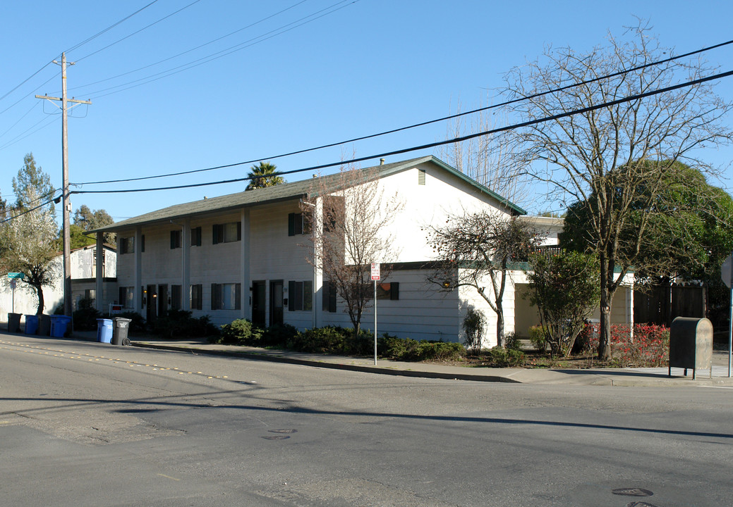 1100 Pacific Ave in Santa Rosa, CA - Building Photo