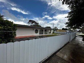 1805 NW 175th St in Miami Gardens, FL - Building Photo - Building Photo