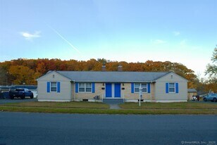 111 Irving St in Naugatuck, CT - Building Photo