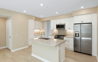 1100 Lasso Way, Unit 203 in Mission Viejo, CA - Building Photo