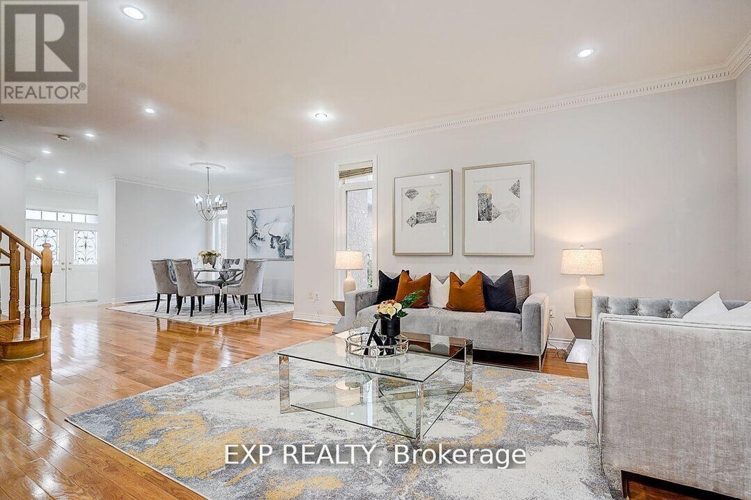 12 Tormina Ct in Markham, ON - Building Photo