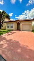 4316 NW 113th Ct in Doral, FL - Building Photo