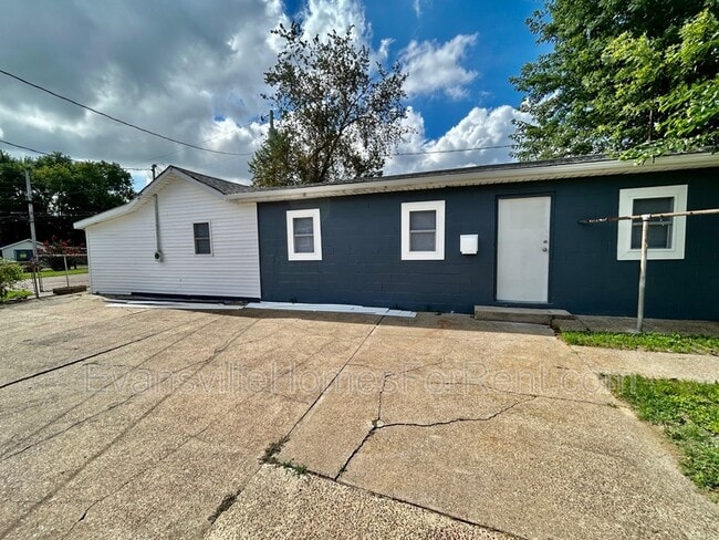 property at 1321 E Oregon St