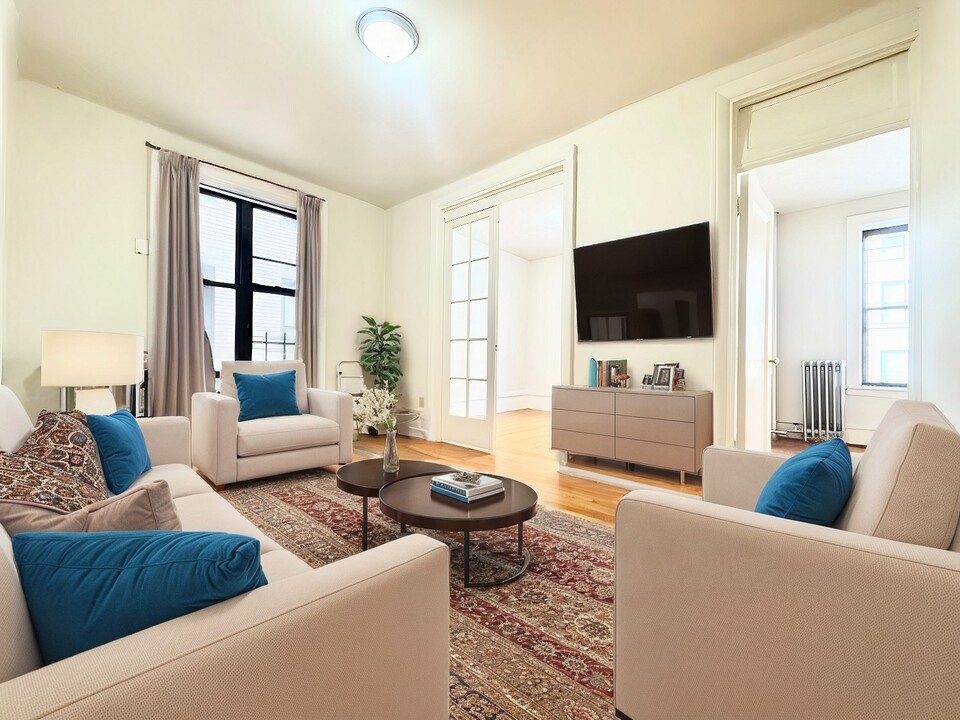 81 Cabrini Blvd in New York, NY - Building Photo