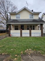 3730 Erie St in Youngstown, OH - Building Photo