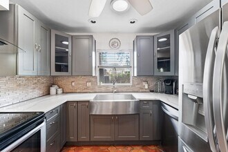 1841 Buccaneer Dr in Sarasota, FL - Building Photo - Building Photo
